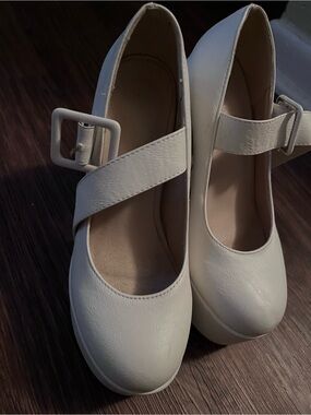 Women’s Cream Mary Jane Platform Heels